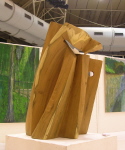 41 EAST 57 th street NY,  sculpture en bois 50 cm x 25 cm 30 cm